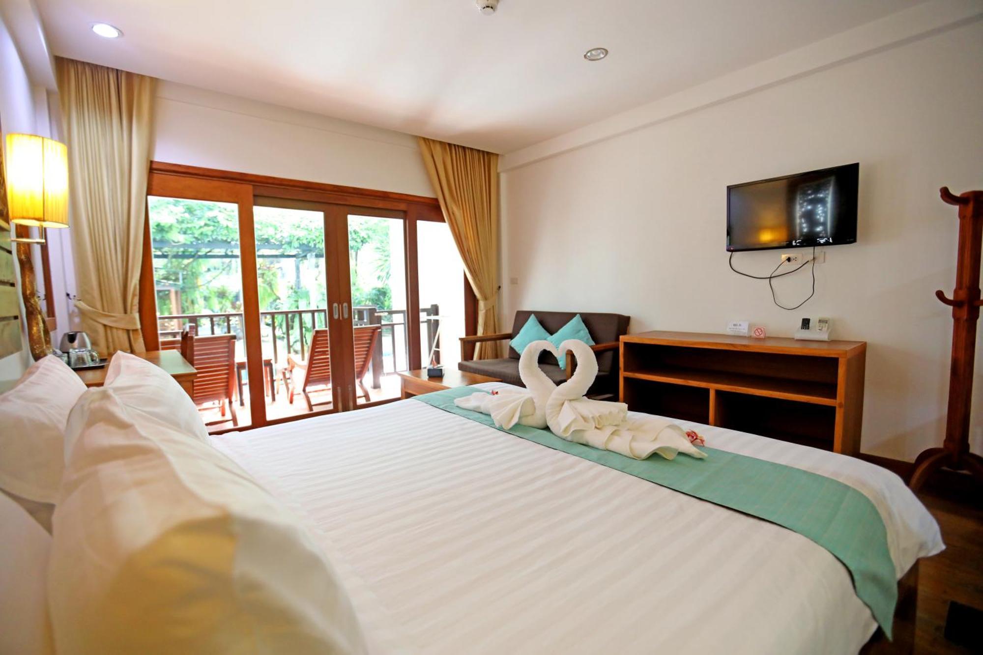 Phuket Meet Holiday Hotel 普吉岛相遇酒店 Rawai Exterior photo